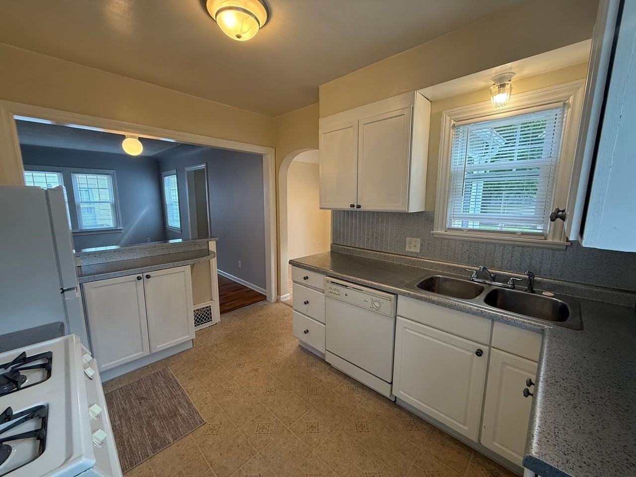 4909 Florida Ave Sw - Photo 2 of 22