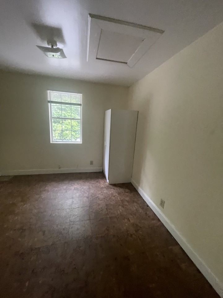 455 Pursley Street - Photo 6 of 37