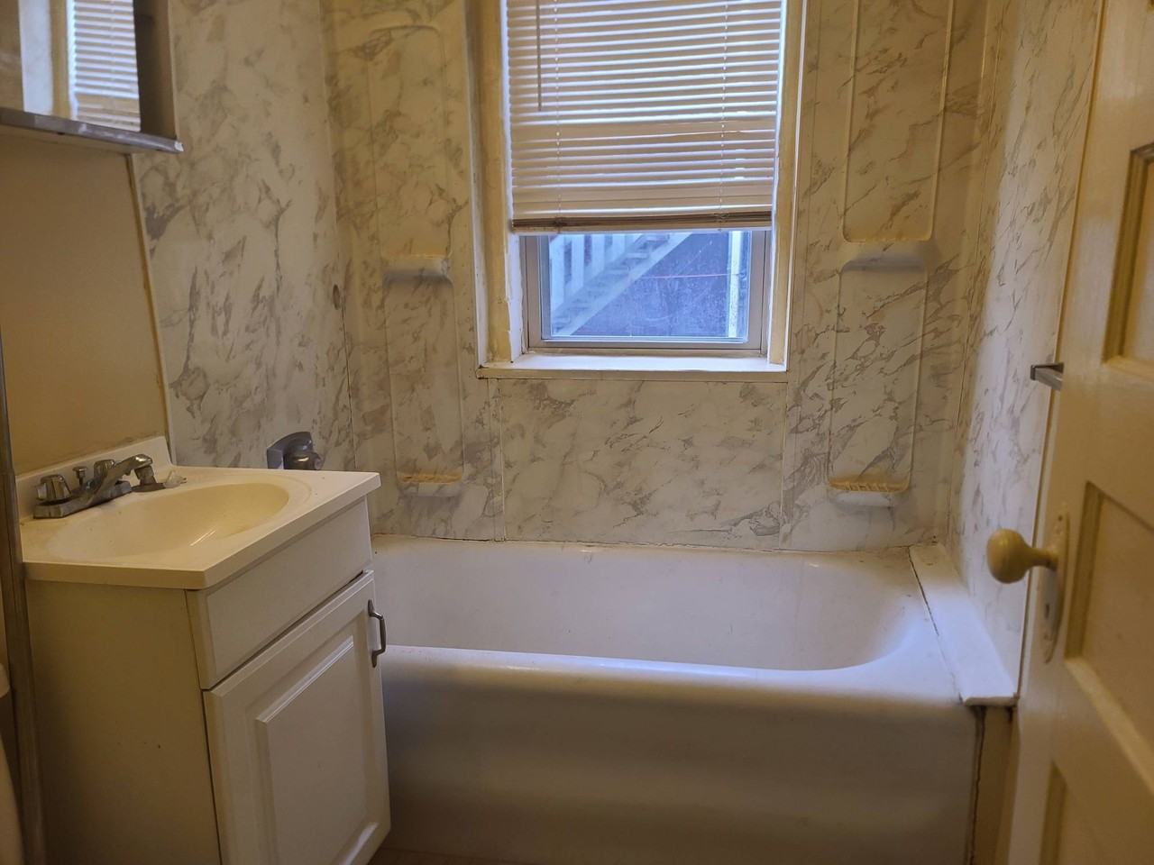 30-32 Willow St - Photo 2 of 33