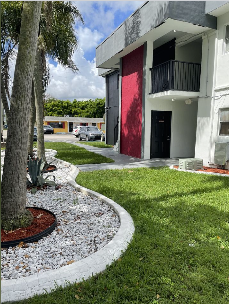 Tropical View Apartments - Photo 2 of 36