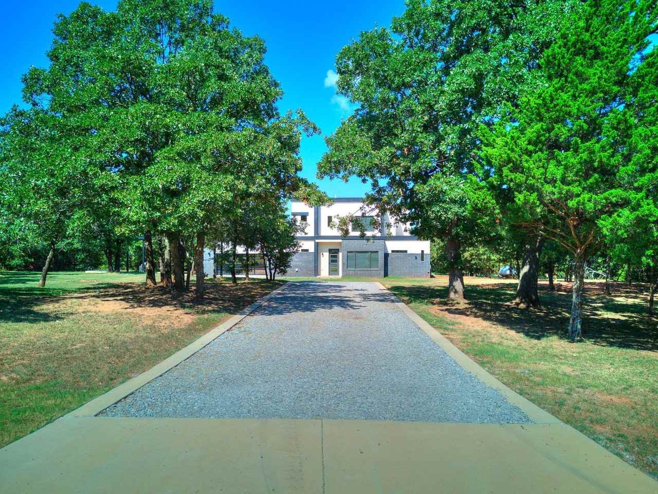 13551 Highpointe Dr - Photo 2 of 50