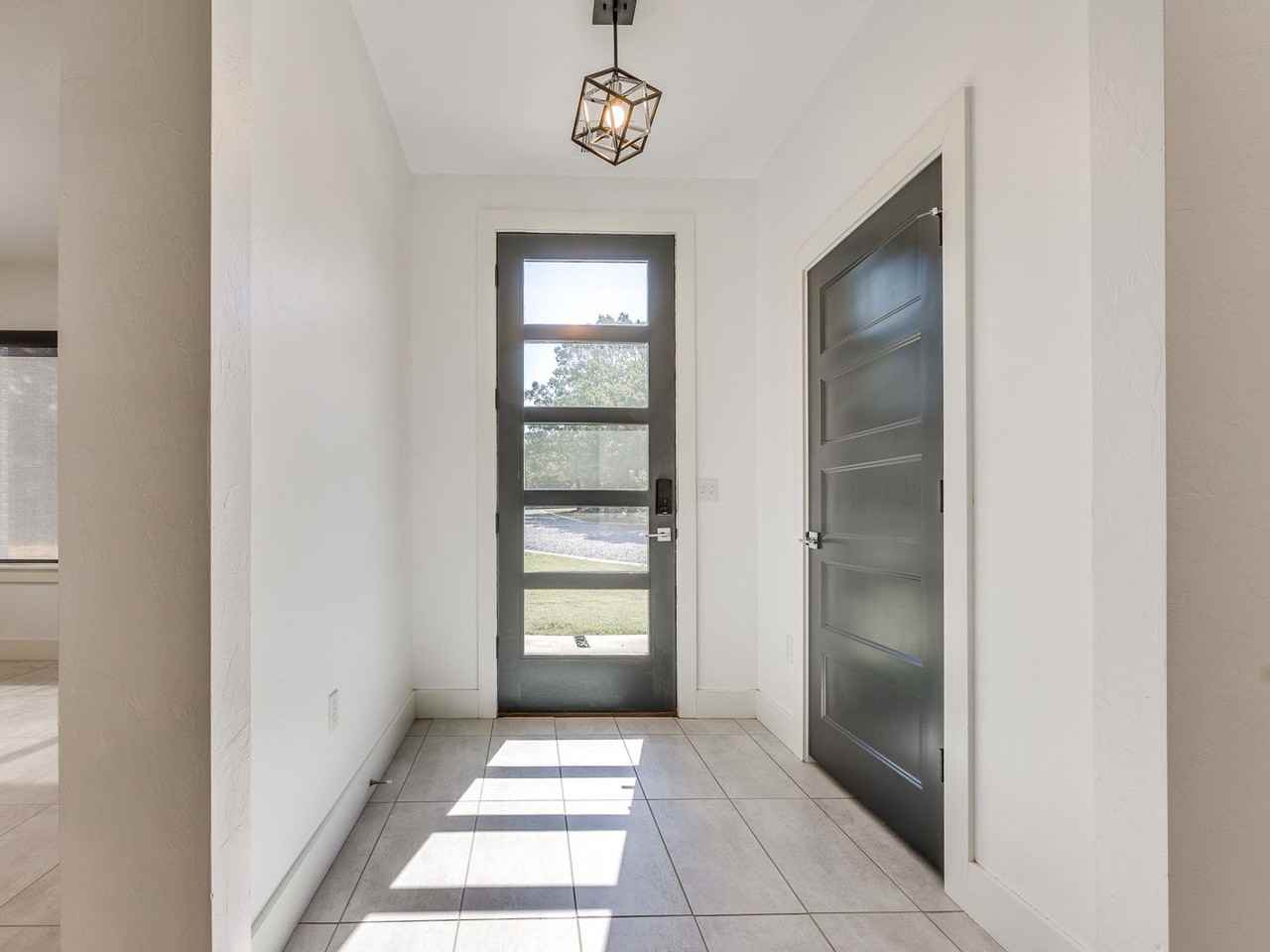 13551 Highpointe Dr - Photo 3 of 50