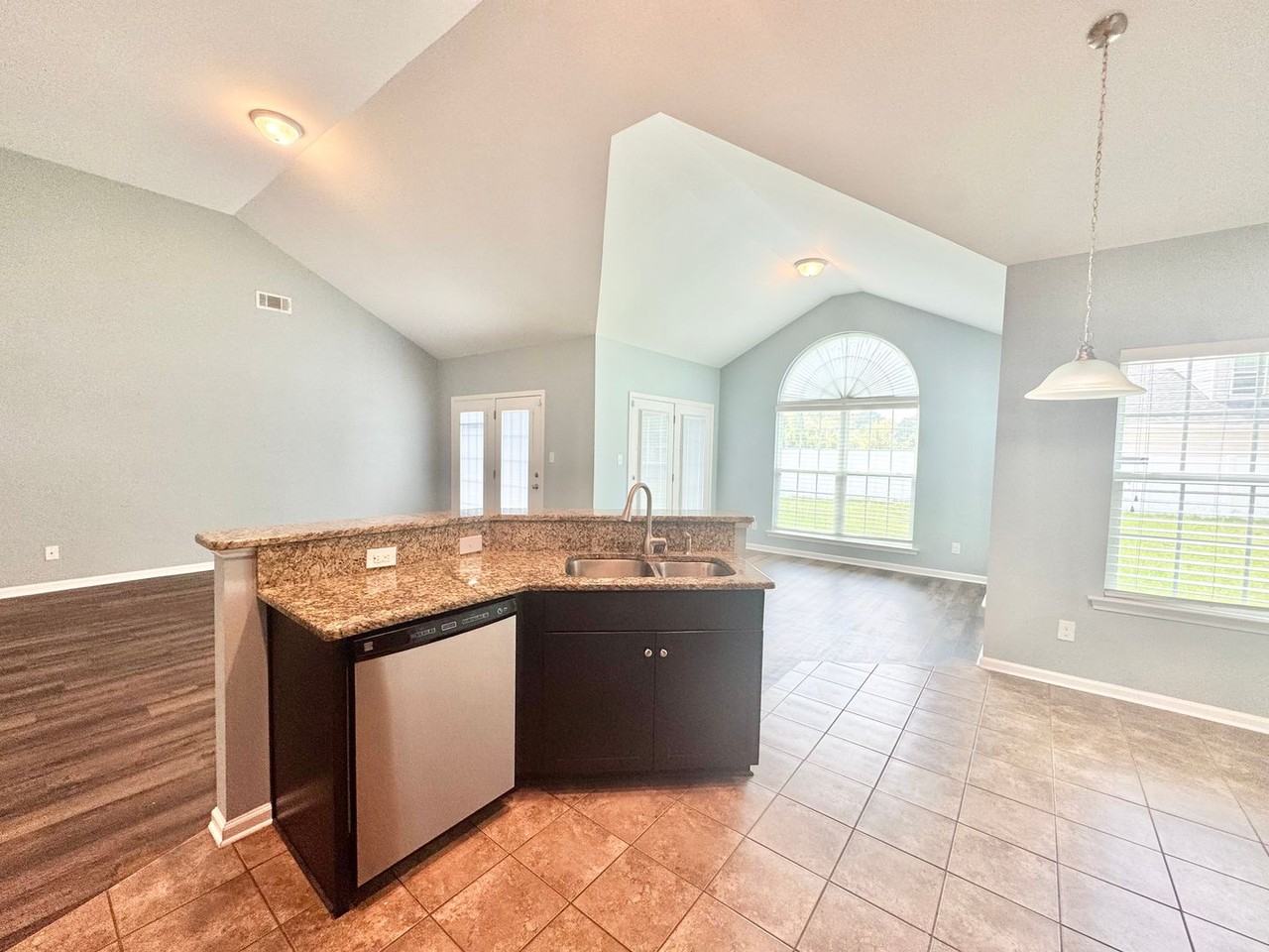 101 Oaktrace Pl - Photo 3 of 20