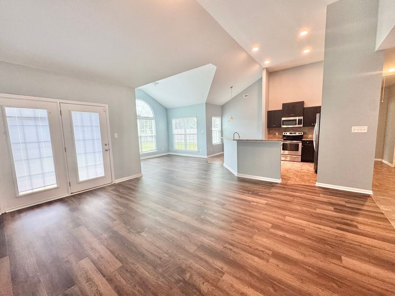 101 Oaktrace Pl - Photo 4 of 20