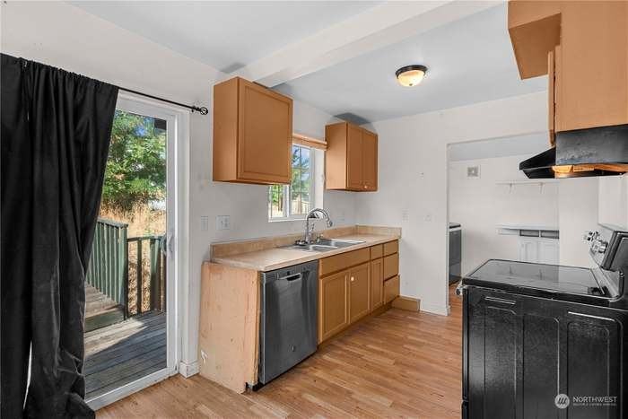 708 Methow Street - Photo 3 of 12