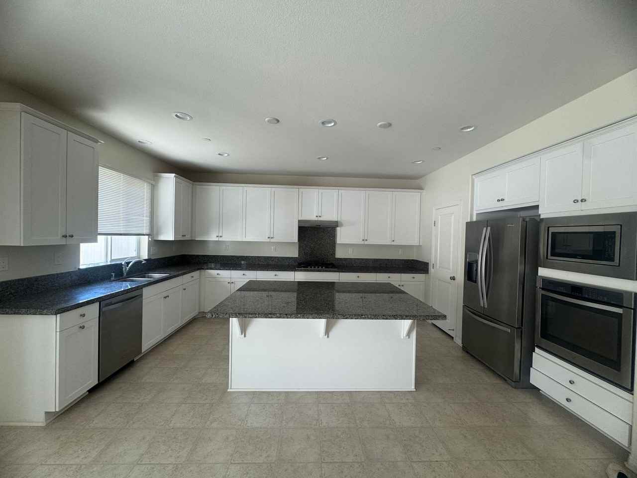 31540 Sweetwater Cir - Photo 3 of 23