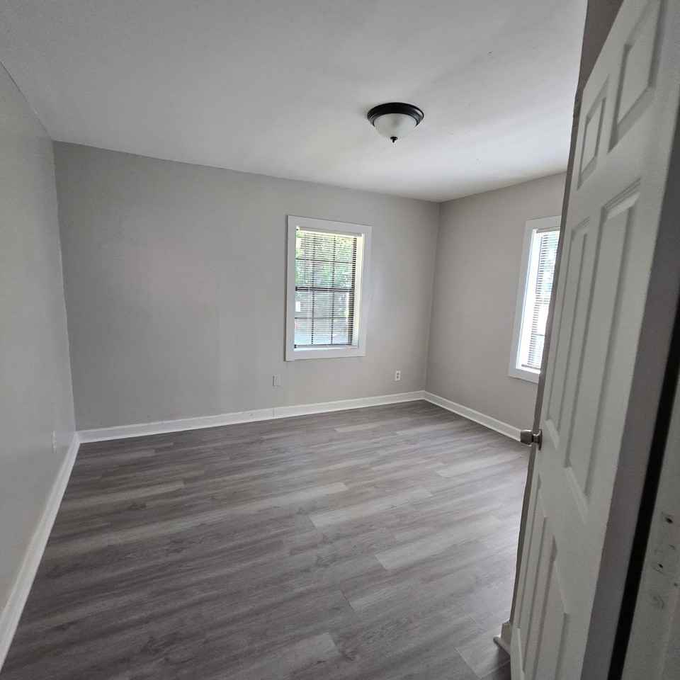 858 Alaska St - Photo 4 of 7