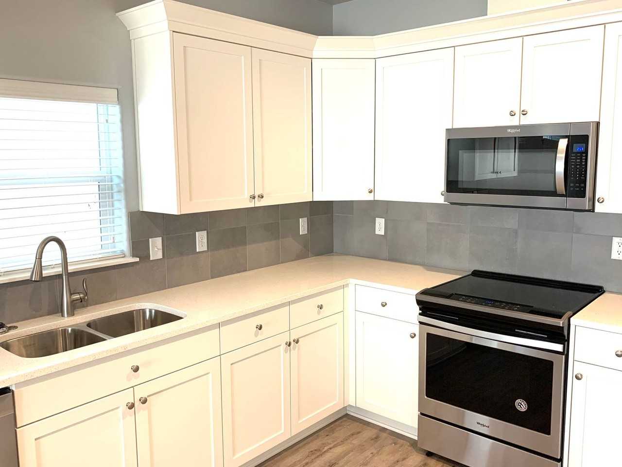 852 Front Ave Ne - Photo 6 of 20