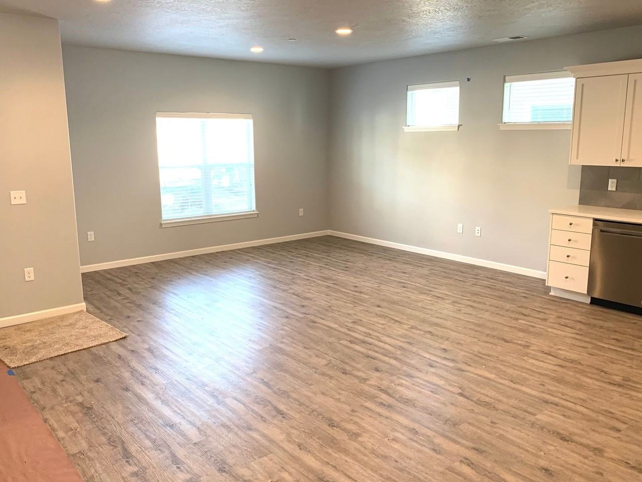 852 Front Ave Ne - Photo 7 of 20