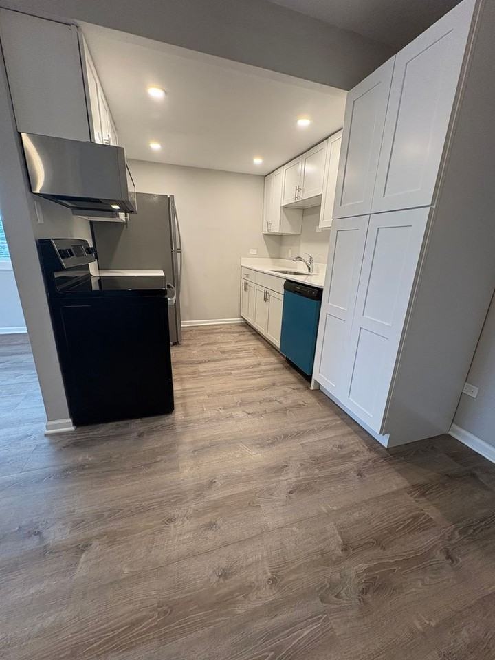 Forest Park! 1128 Des Plaines Ave. - Photo 4 of 14