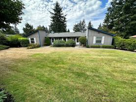 Beautiful well Maintained Duplex for rent - Photo 1 of 1