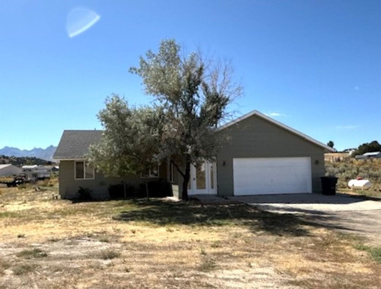 528 Blackstone Dr - Photo 2 of 14