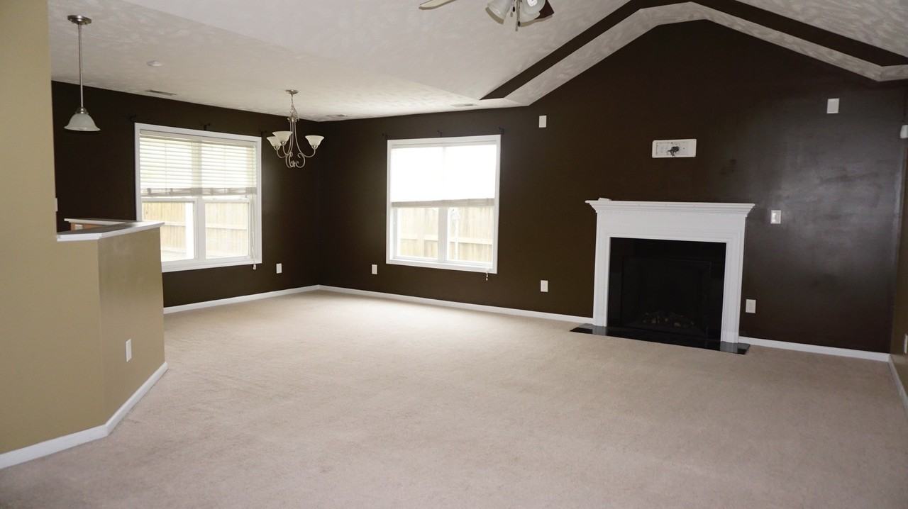 512 Broad Drive - Photo 2 of 24