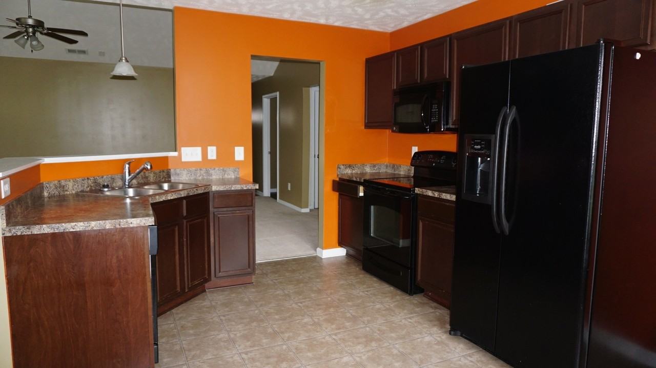 512 Broad Drive - Photo 3 of 24