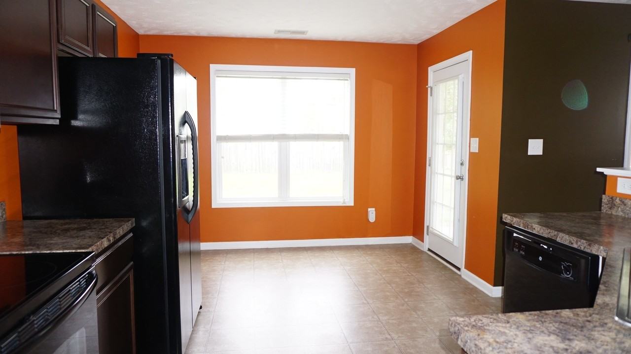 512 Broad Drive - Photo 5 of 24