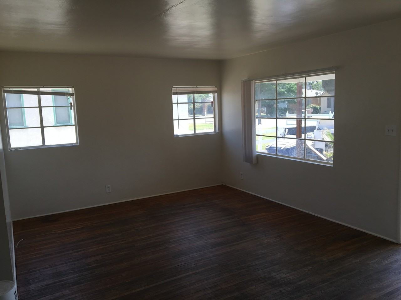 1130 Bank St - Photo 2 of 7