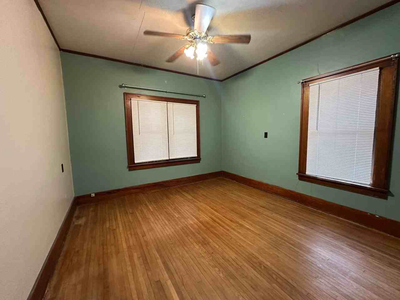 122 E Pleasant St - Photo 7 of 8