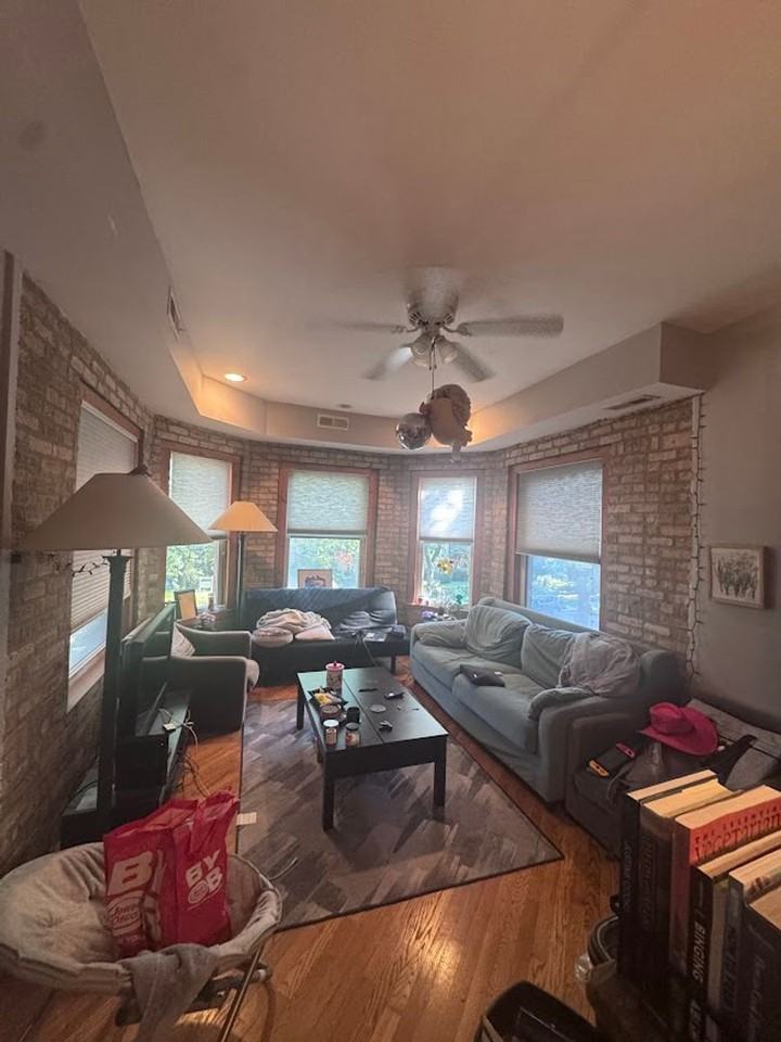 1342 W Greenleaf Ave Apt 2b #2B - Photo 3 of 6