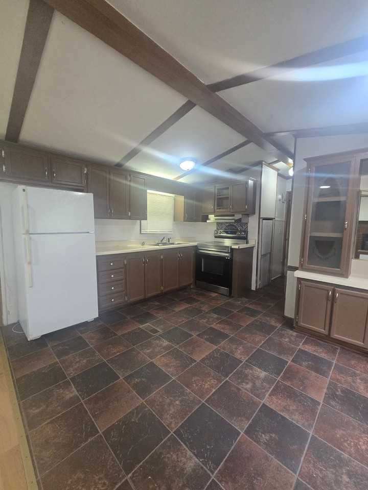 108 Yorktowne Ct - Photo 2 of 9