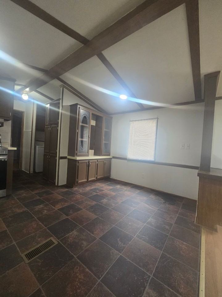 108 Yorktowne Ct - Photo 3 of 9