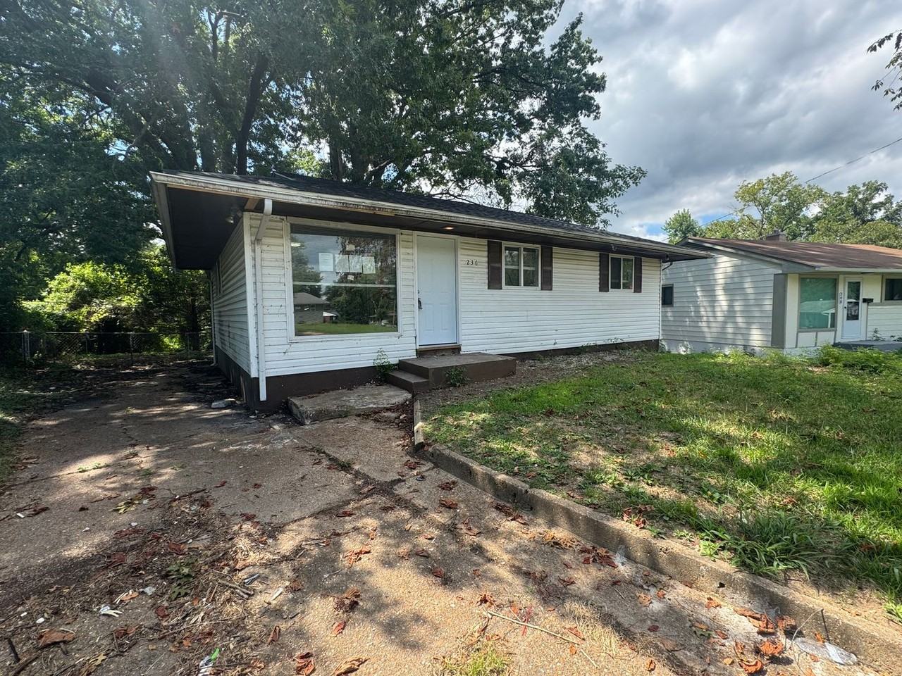 236 Mcalpine Dr - Photo 2 of 12