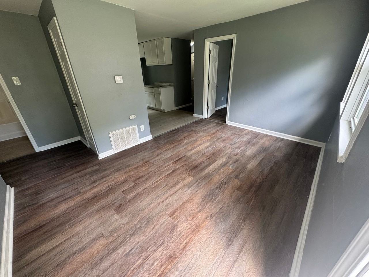 10113 Duke Dr - Photo 4 of 10