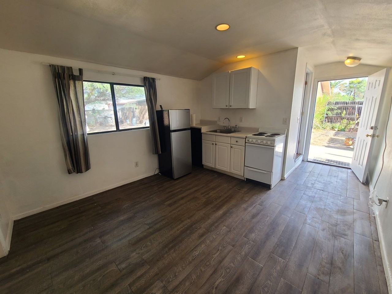 1250 E Allen Rd - Photo 2 of 6