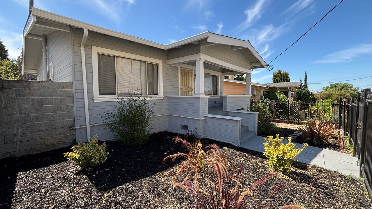 2842 Ritchie St - Photo 3 of 15