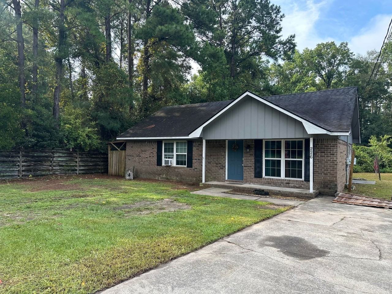 226 Sequoia Cir - Photo 2 of 11