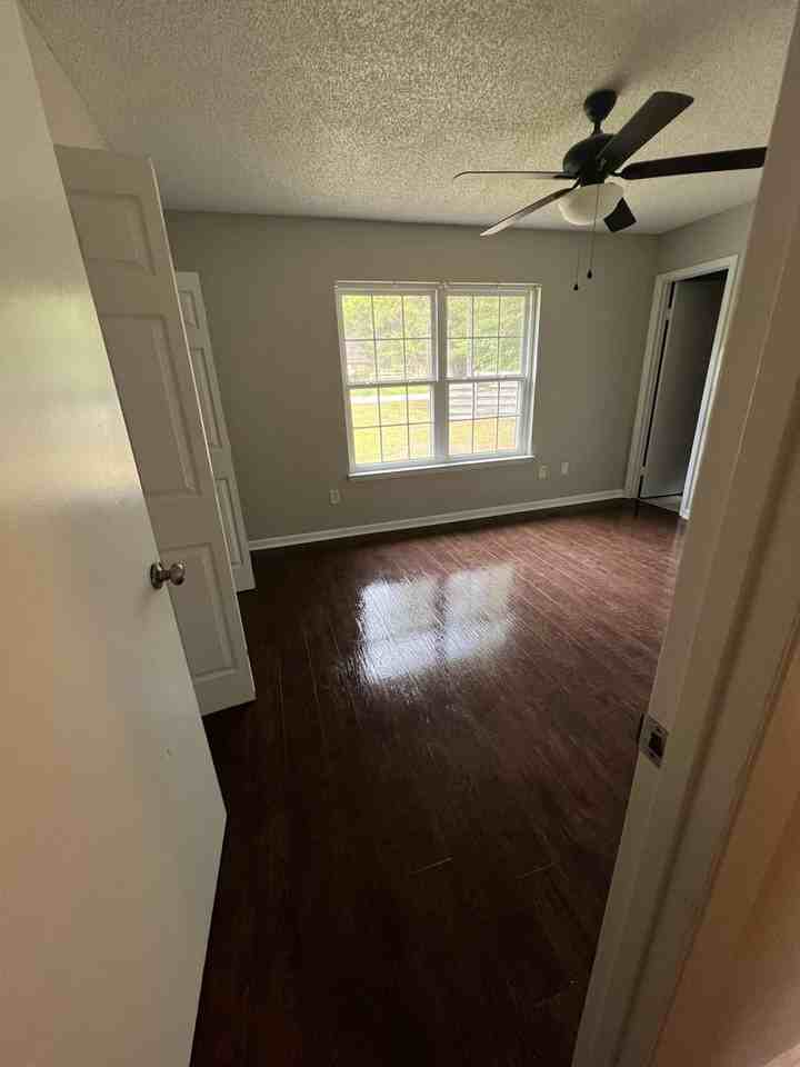 226 Sequoia Cir - Photo 4 of 11