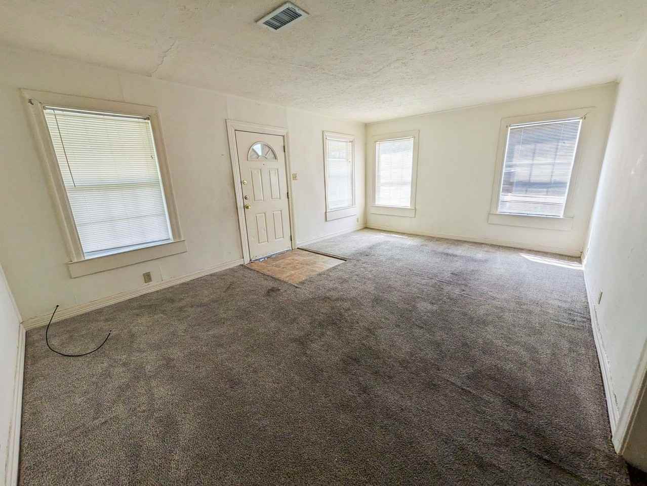 3170 Roberts St - Photo 3 of 21