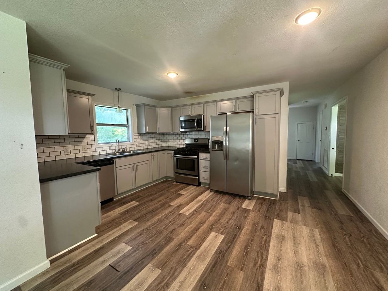 2910 W 2nd Dr - Photo 4 of 12