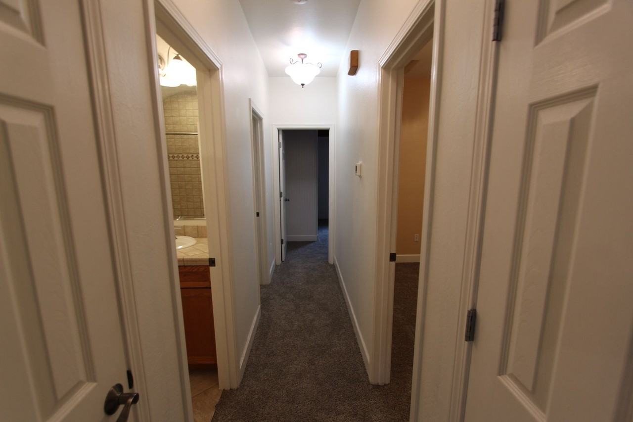 2374 S Cliffview St - Photo 5 of 46