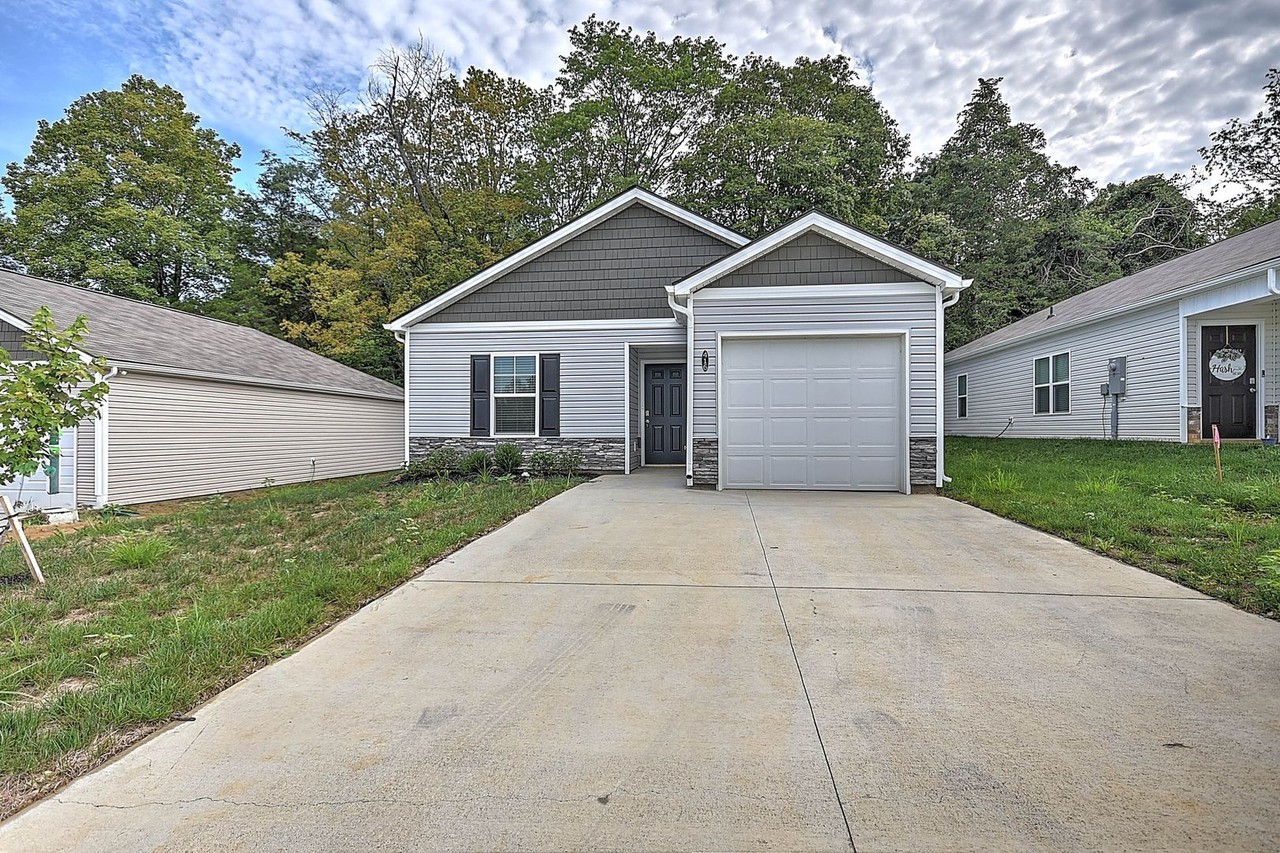 416 Arrowhead Dr - Photo 2 of 29