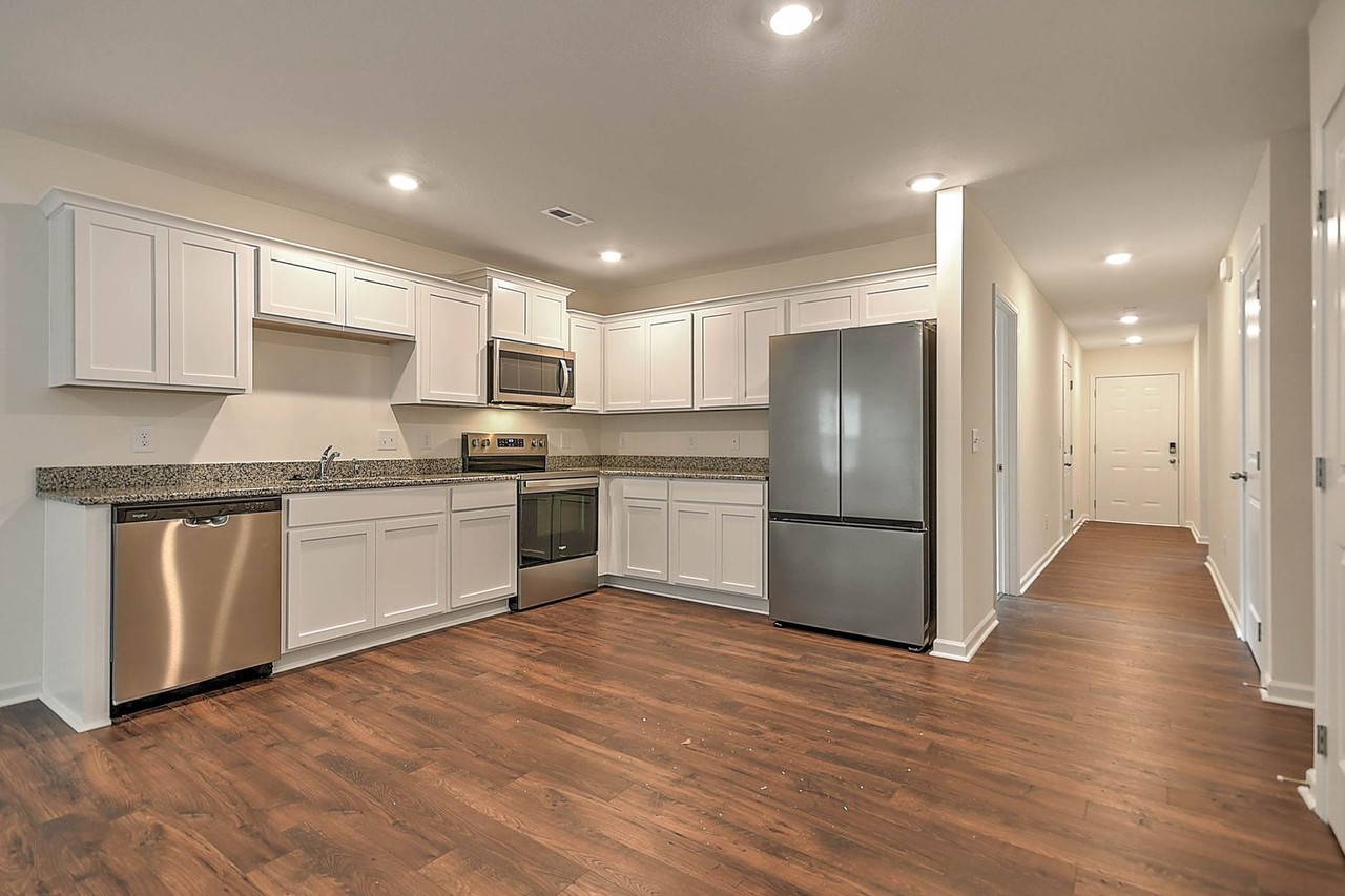 416 Arrowhead Dr - Photo 4 of 29