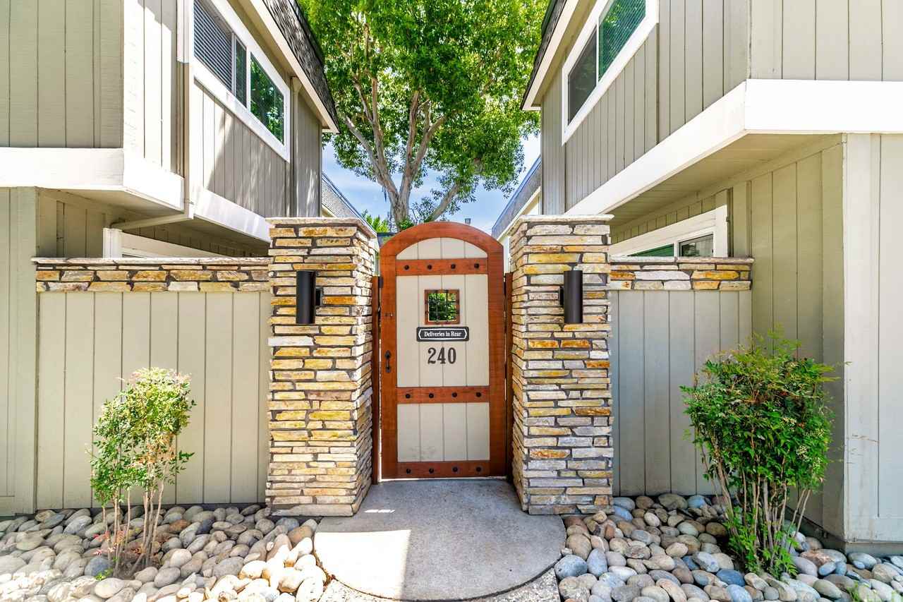 240 Union Ave - Photo 2 of 39