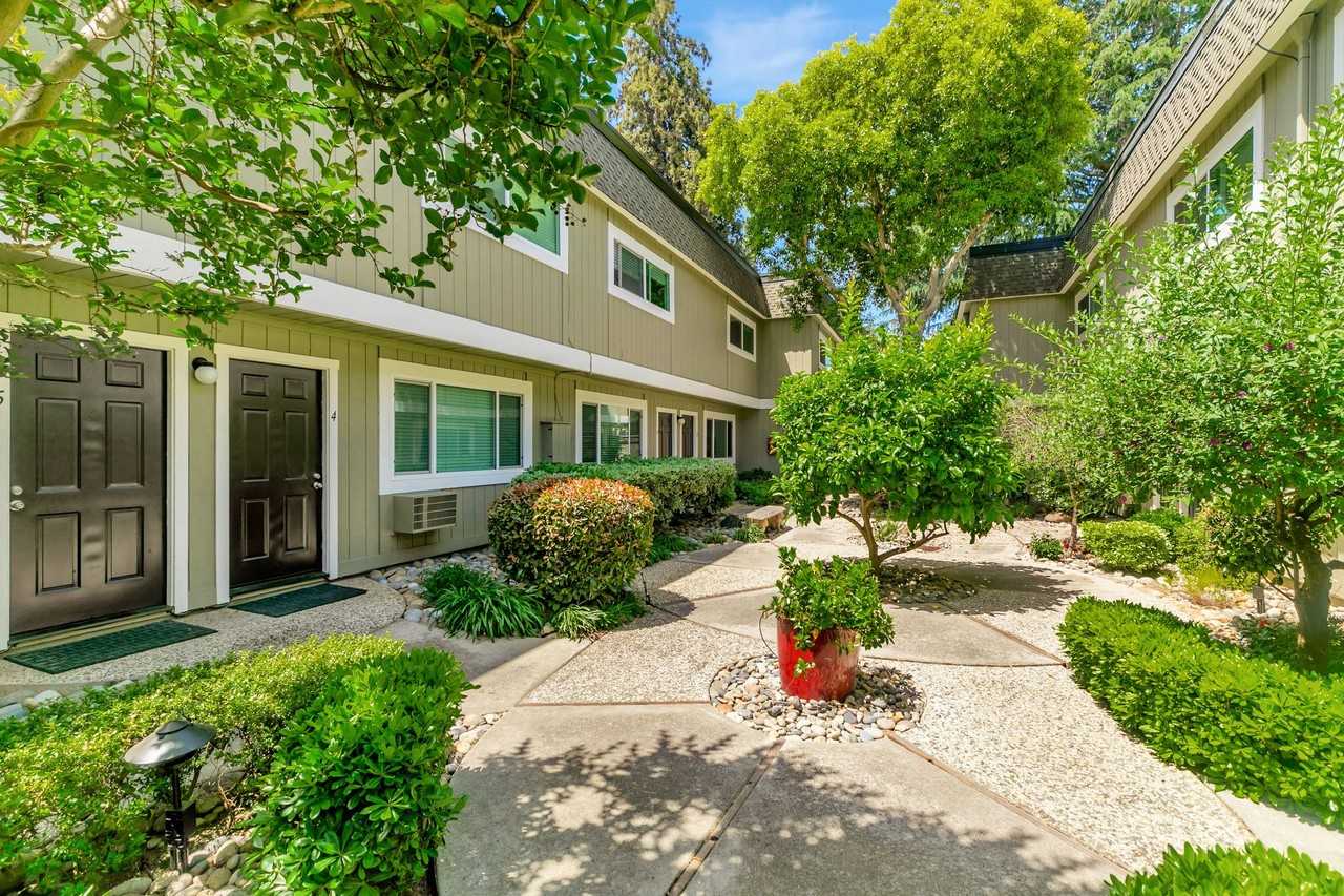 240 Union Ave - Photo 4 of 39