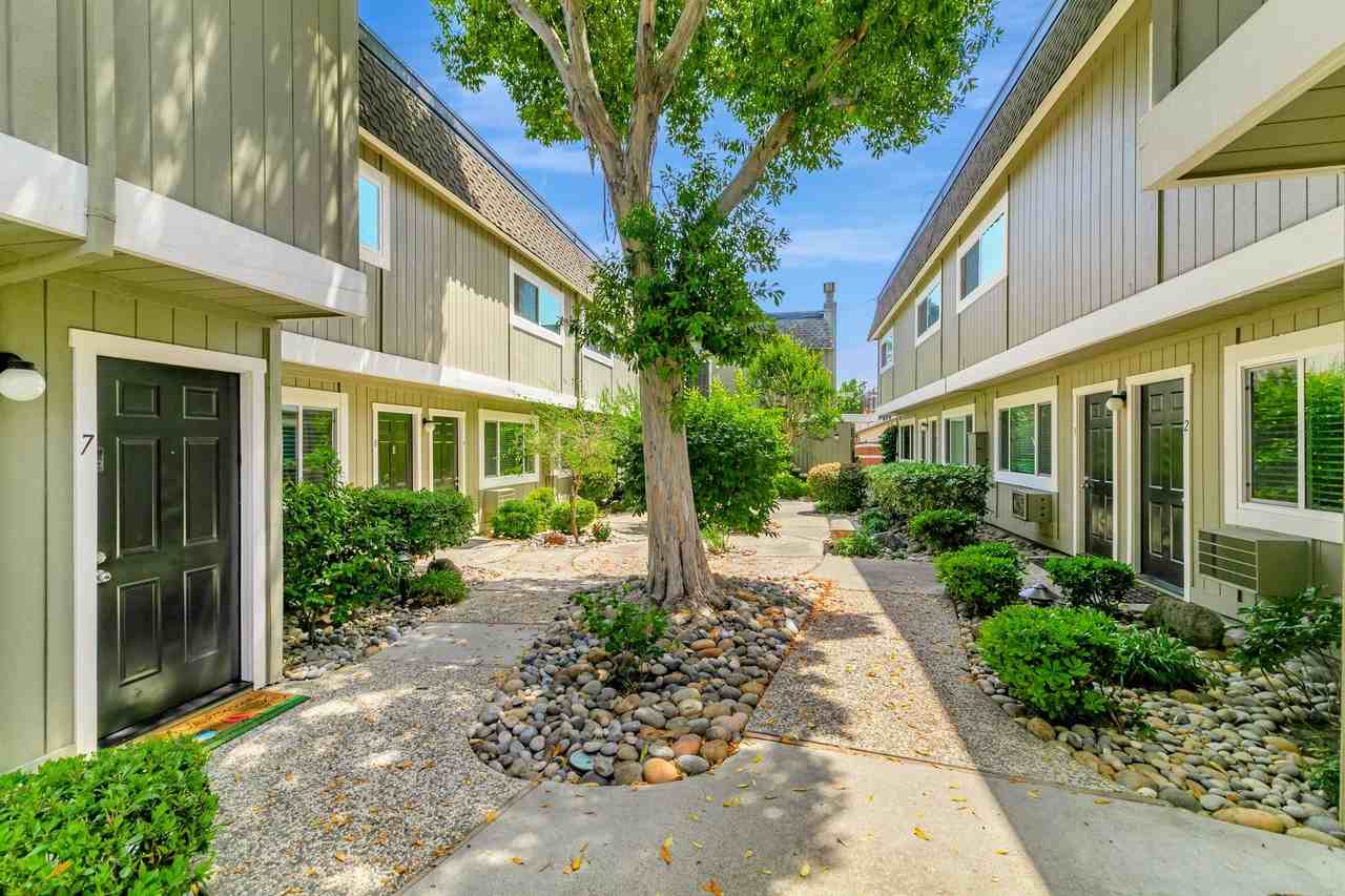 240 Union Ave - Photo 5 of 39