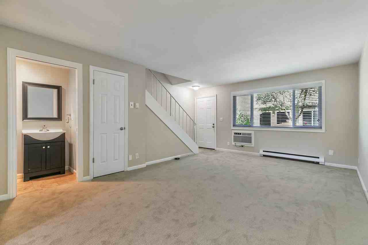 240 Union Ave - Photo 7 of 39