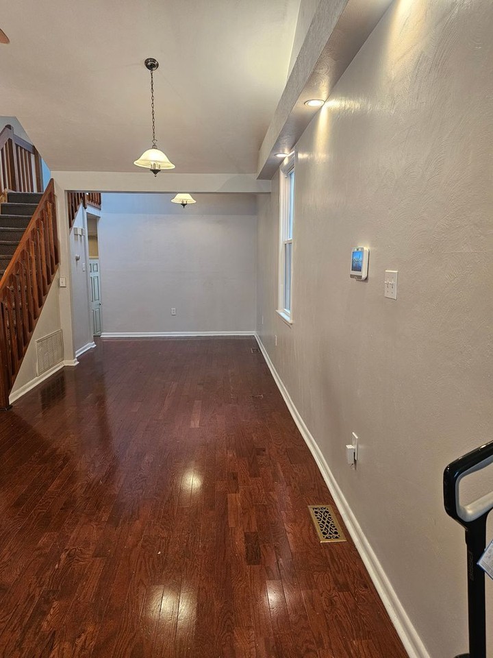 9529 Grove Ave - Photo 2 of 32