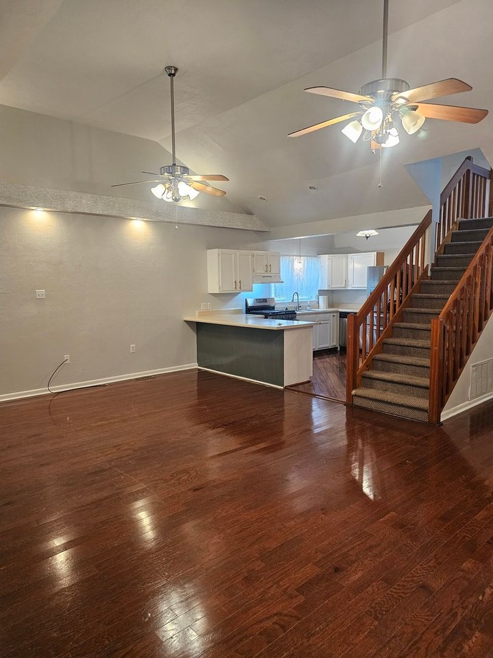9529 Grove Ave - Photo 3 of 32