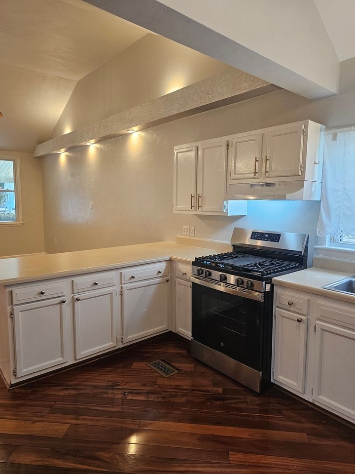 9529 Grove Ave - Photo 7 of 32