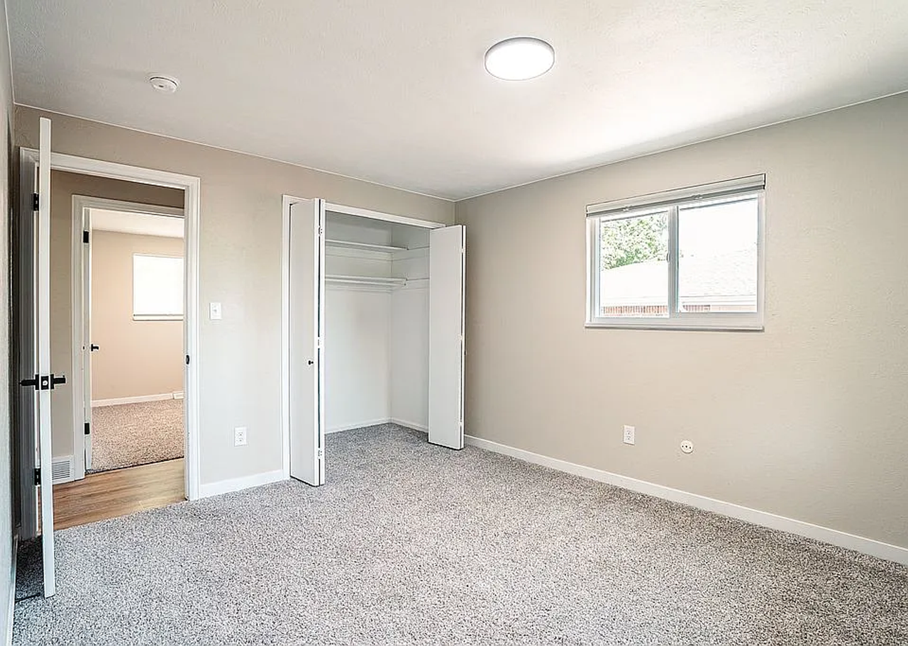 4854 S Parfet St - Photo 3 of 34