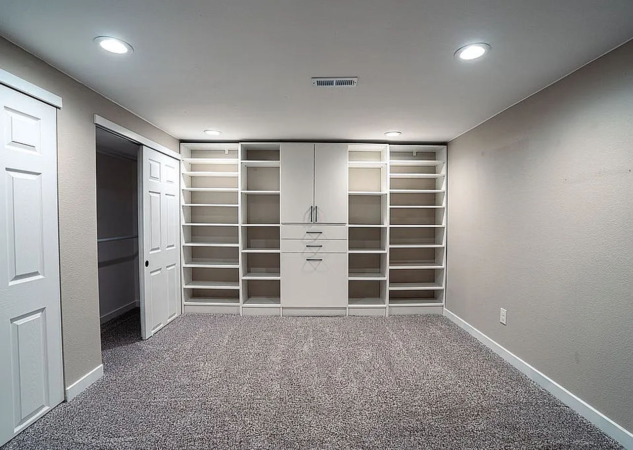 4854 S Parfet St - Photo 5 of 34