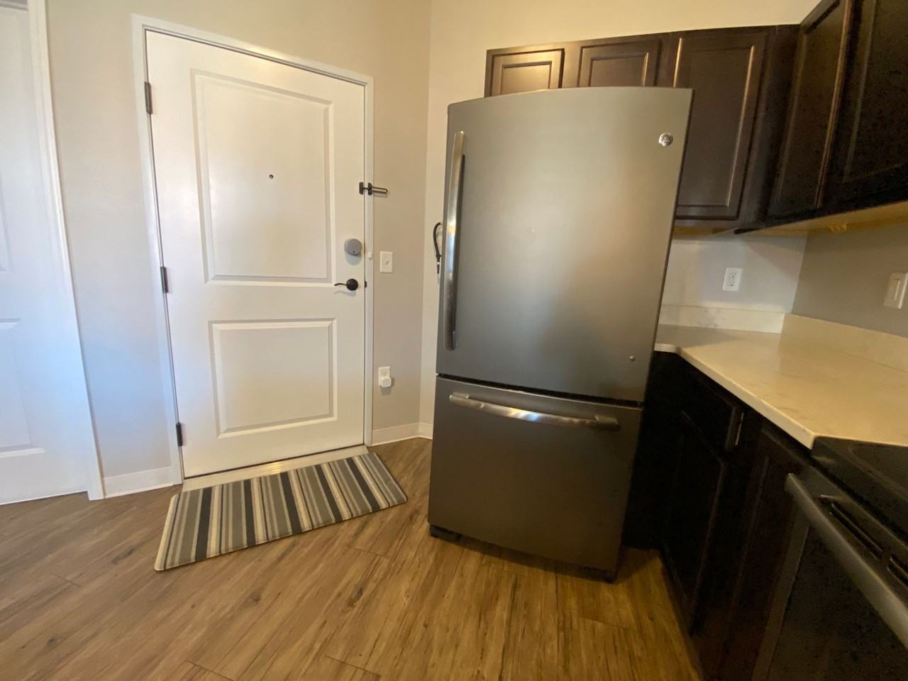 235 N Linn St - Photo 2 of 12