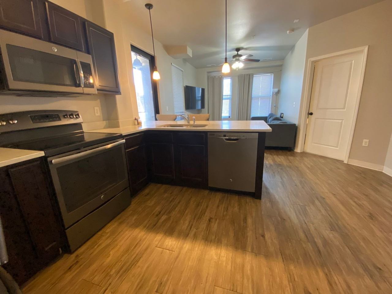 235 N Linn St - Photo 4 of 12