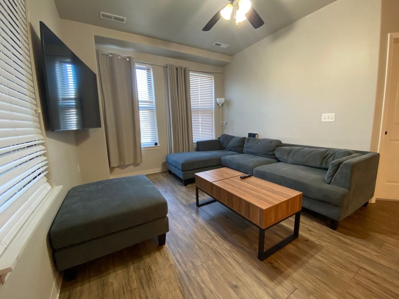 235 N Linn St - Photo 6 of 12