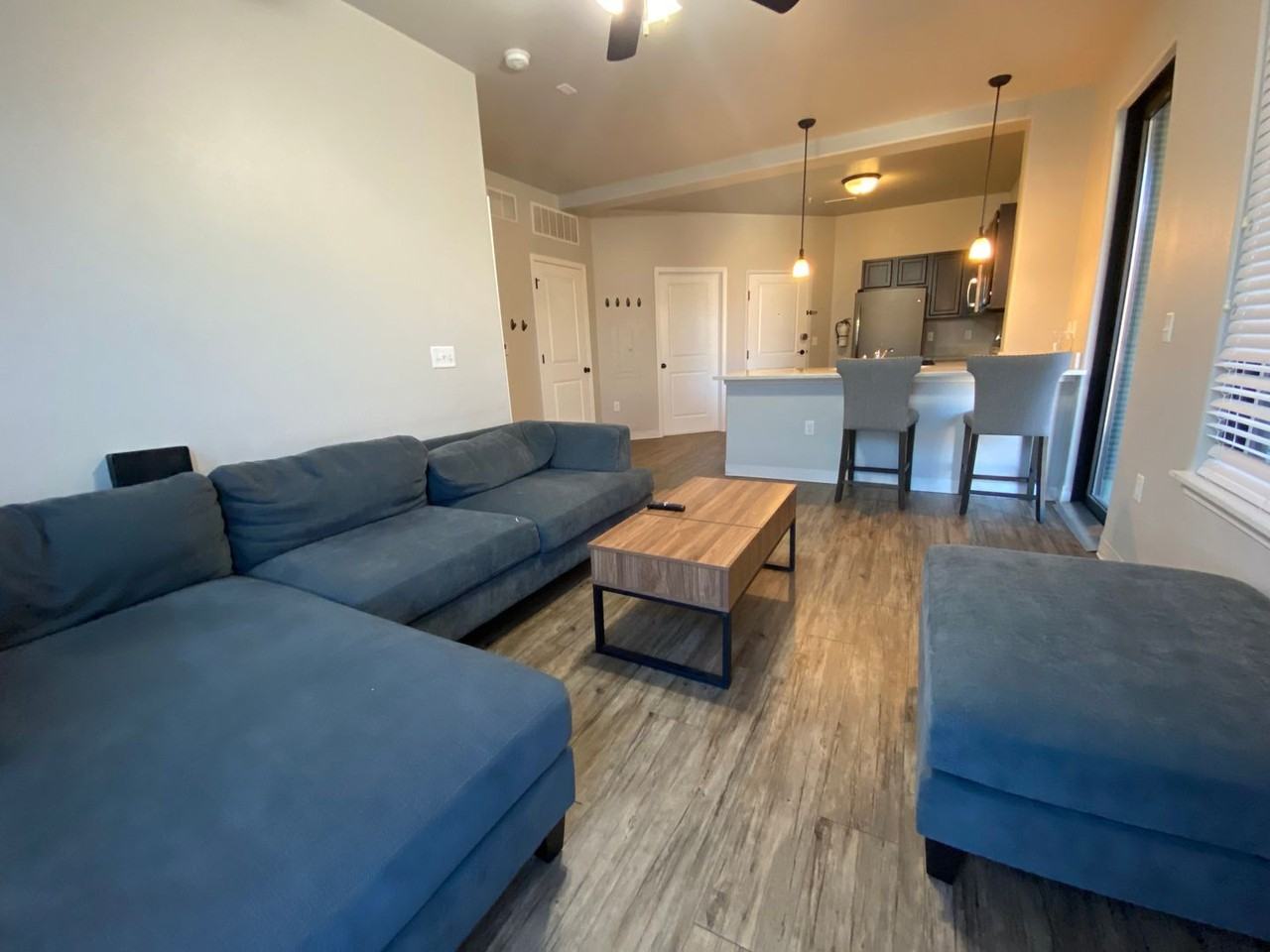 235 N Linn St - Photo 7 of 12