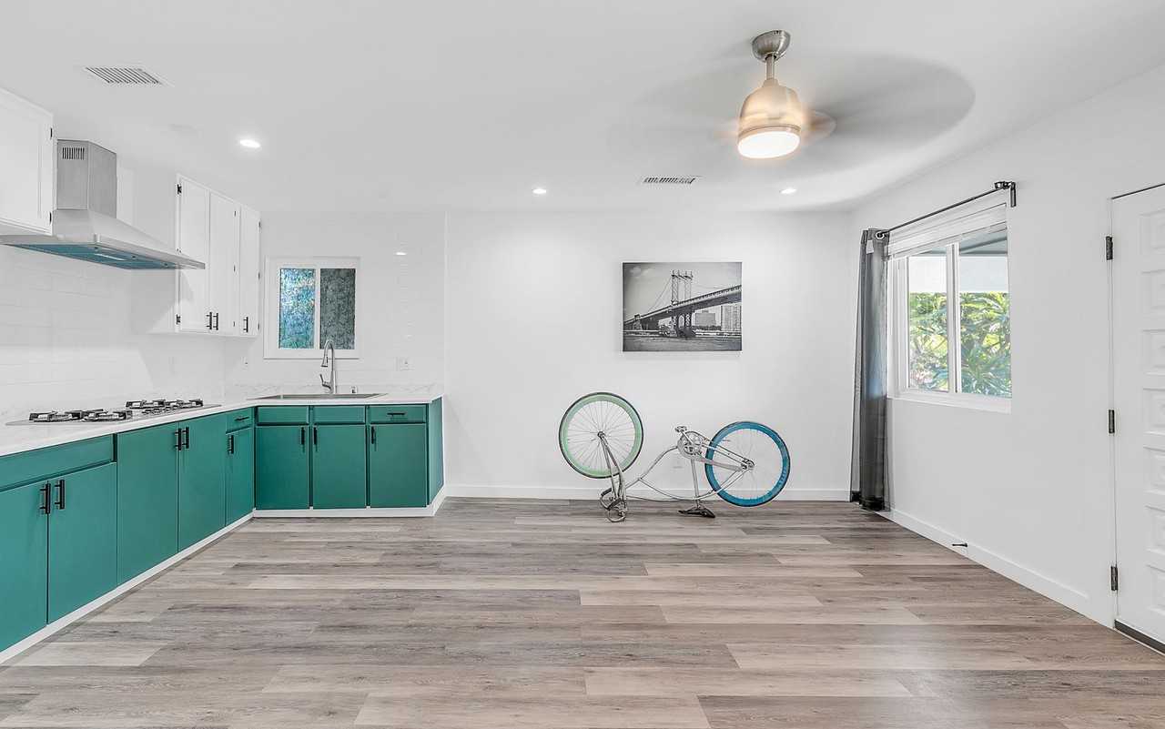 10608 Lou Dillon Ave - Photo 2 of 18