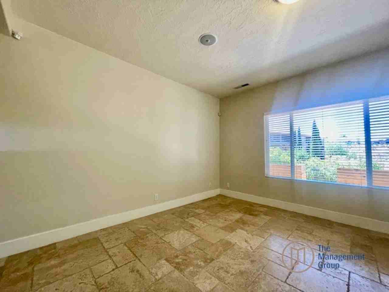 2268 Pintura Dr - Photo 4 of 11